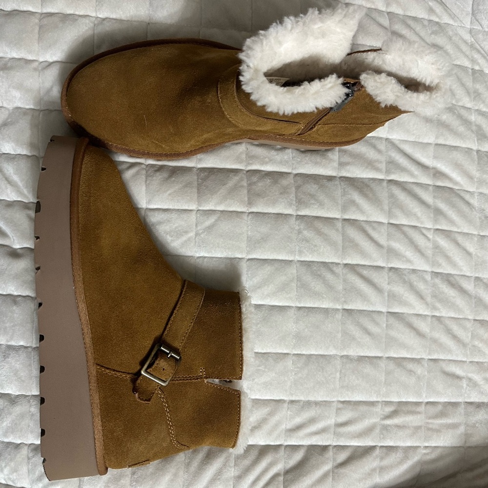 Koolaburra by Ugg boots. Size 10. Brand new, never worn.